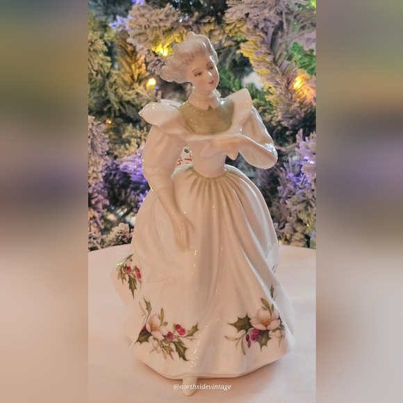 Other - Elegant White Porcelain Figurine